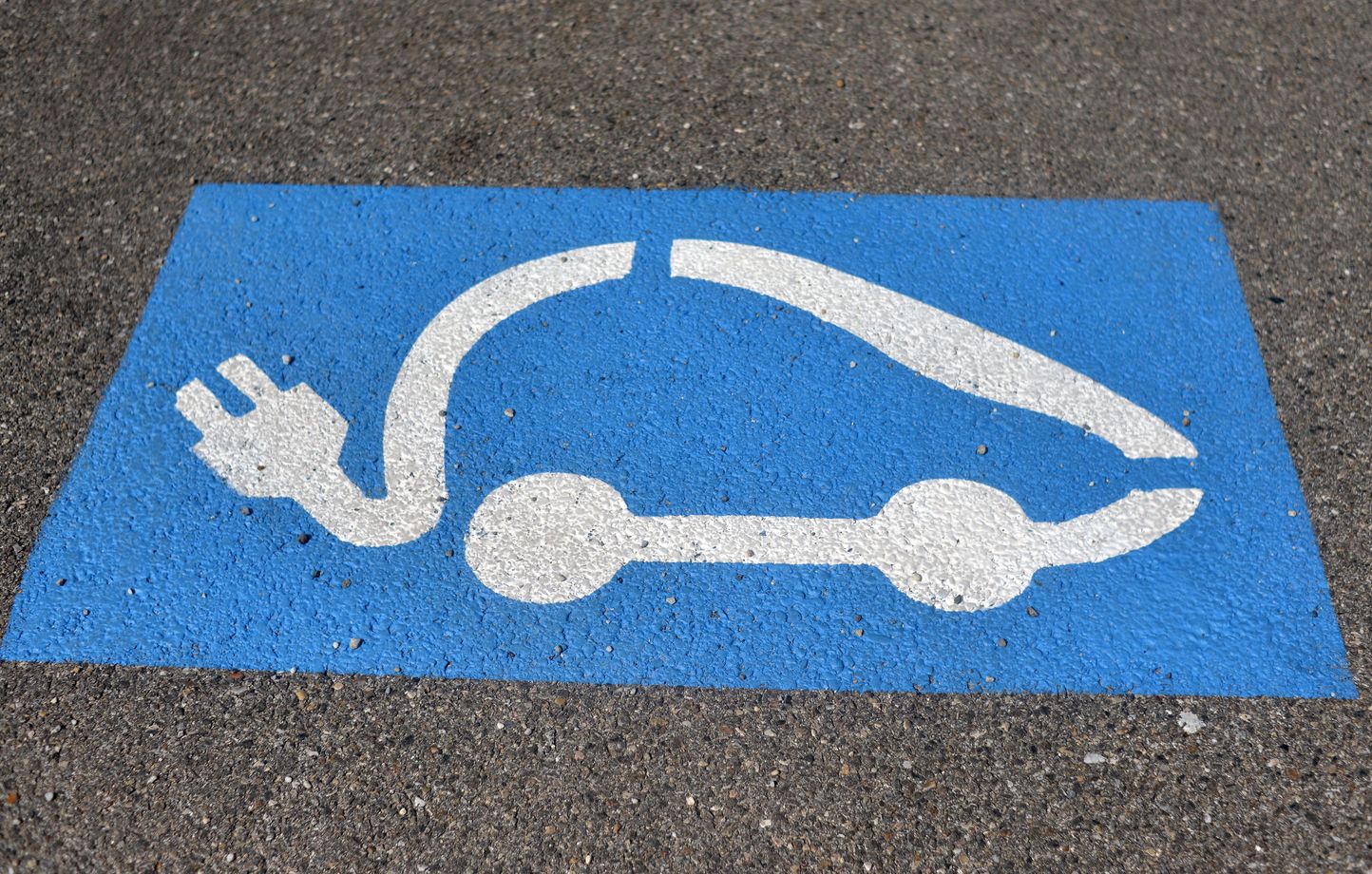 No, a study has not proven that electric cars pollute 1,850 times more than gasoline vehicles